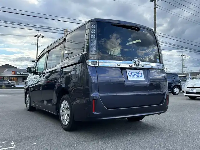 トヨタ ヴォクシー X 群馬県 2015(平27)年 11.6万km ダークバイオレットマイカメタリック (株)IDOMが運営する【じしゃロン伊勢崎店】の自社ローン専用車両になりますこちらは現金またはオートローンご利用時の価格です。自社ローンご希望の方は別途その旨お申付け下さい/両側パワースライドドア/ドアバイザー/イージークローザー/アイドリングストップ