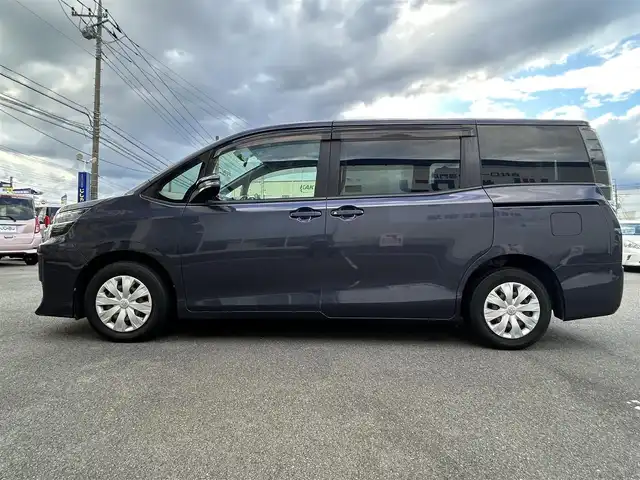 トヨタ ヴォクシー X 群馬県 2015(平27)年 11.6万km ダークバイオレットマイカメタリック (株)IDOMが運営する【じしゃロン伊勢崎店】の自社ローン専用車両になりますこちらは現金またはオートローンご利用時の価格です。自社ローンご希望の方は別途その旨お申付け下さい/両側パワースライドドア/ドアバイザー/イージークローザー/アイドリングストップ