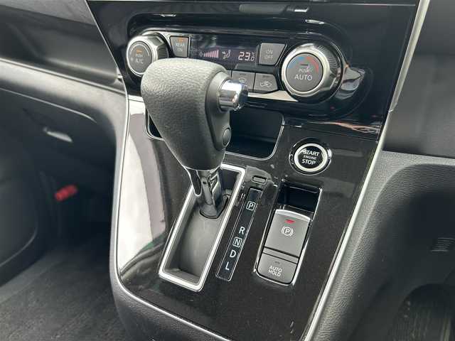 日産 セレナ ハイウェイスター V 愛媛県 2021(令3)年 1.9万km ブリリアントホワイトパール 純正１０型大画面ナビ/フルセグＴＶ Bluetooth DVD/プロパイロット/両側パワースライドドア/前後コーナーセンサ/ブラインドスポット/バックカメラ/ドライブレコーダー/エマージェンシーブレーキ/追従クルーズコントロール/LEDヘッドライト