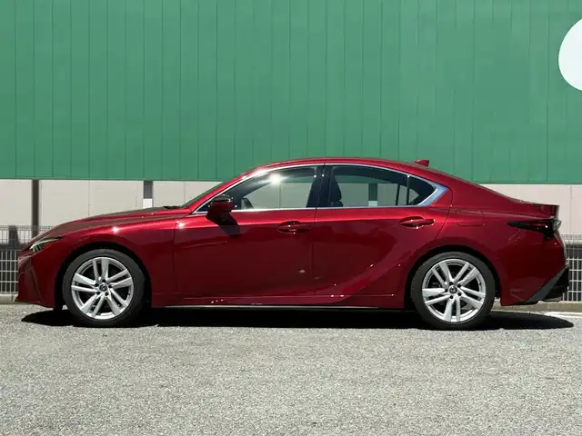 レクサス ＩＳ 300h 千葉県 2023(令5)年 1.6万km レッドマイカクリスタルシャイン レクサスセーフティ/純正ナビ/フルセグ/パノラミックビューモニター/三眼フルLEDヘッドランプ/革巻きステアリング/前後ドライブレコーダー/レーダークルーズコントロール/BSM/レーンキープアシスト/合皮シート/パワーシート/シートヒーター/パドルシフト/オートライト/オートハイビーム