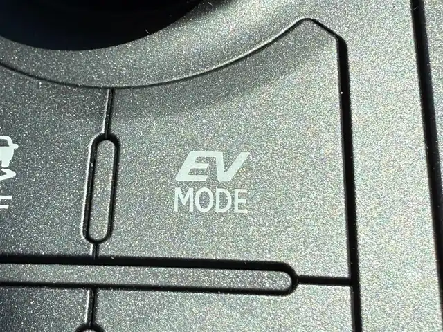 レクサス ＩＳ 300h 千葉県 2023(令5)年 1.6万km レッドマイカクリスタルシャイン レクサスセーフティ/純正ナビ/フルセグ/パノラミックビューモニター/三眼フルLEDヘッドランプ/革巻きステアリング/前後ドライブレコーダー/レーダークルーズコントロール/BSM/レーンキープアシスト/合皮シート/パワーシート/シートヒーター/パドルシフト/オートライト/オートハイビーム