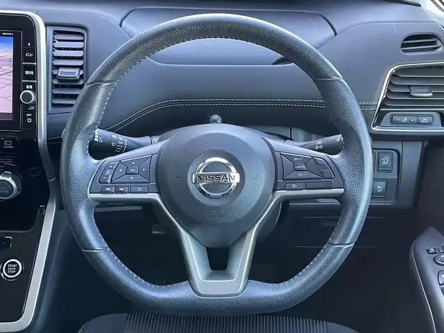 日産 セレナ ハイウェイスター 道央・札幌 2016(平28)年 11.2万km ダイヤモンドブラック ４WD/純正ディーラーOPナビ/CD/DVD/BD/BT/フルセグ/純正フリップダウンモニター/エマージェンシーブレーキ/横滑り防止装置/クルーズコントロール/レーンキープアシスト/クリアランスソナー/パーキングアシスト/アラウンドビューモニター/ビルトインETC/ドライブレコーダー/アイドリングストップ/ECOMODE/両側パワースライドドア/前席シートヒーター/革巻きステアリング/ステアリングリモコン/プッシュスタート/スマートキー/LEDヘッドライト/オートライト/フォグランプ/電動格納ミラー/ウィンカーミラー/純正フロアマット/ドアバイザー