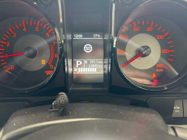 スズキ ジムニー XC 宮城県 2020(令2)年 2.4万km ミディアムグレー 4WD/4WD切り替えスイッチ/JAOS40mmアップキット（純正あり）/スイスポ用リアフォブスイッチ（純正あり）/CLLINK背面ボックス/純正ナビ/FM/AM/i Pod/USB/BT/CD/DVD/フルセグTV/バックカメラ/ステアリングスイッチ/前席シートヒーター/社外デジタルインナーミラー/純正アルミ冬タイヤ16インチ/積み込み社外アルミ夏タイヤ/クルーズコントロール/横滑り防止装置/衝突被害軽減システム/ダウンヒルアシストコントロール/レーンキープアシスト/盗難防止装置/社外フロアマット/ウィンカードアミラー/電動格納ミラー/社外前後ドライブレコーダー/LEDライト/ETC/プッシュスタート/保証書・記録簿・取扱説明書