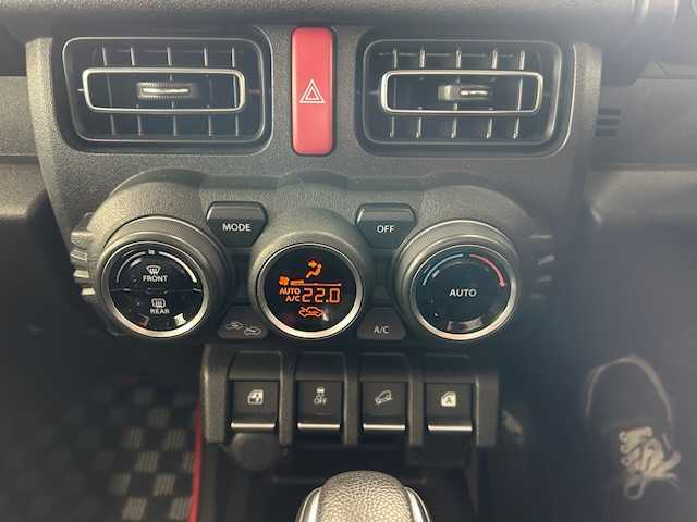スズキ ジムニー XC 宮城県 2020(令2)年 2.4万km ミディアムグレー 4WD/4WD切り替えスイッチ/JAOS40mmアップキット（純正あり）/スイスポ用リアフォブスイッチ（純正あり）/CLLINK背面ボックス/純正ナビ/FM/AM/i Pod/USB/BT/CD/DVD/フルセグTV/バックカメラ/ステアリングスイッチ/前席シートヒーター/社外デジタルインナーミラー/純正アルミ冬タイヤ16インチ/積み込み社外アルミ夏タイヤ/クルーズコントロール/横滑り防止装置/衝突被害軽減システム/ダウンヒルアシストコントロール/レーンキープアシスト/盗難防止装置/社外フロアマット/ウィンカードアミラー/電動格納ミラー/社外前後ドライブレコーダー/LEDライト/ETC/プッシュスタート/保証書・記録簿・取扱説明書