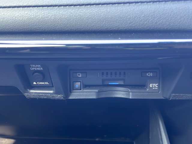 トヨタ クラウン ハイブリッド RS アドバンス Four 青森県 2020(令2)年 11.1万km ホワイトパールクリスタルシャイン 4WD/純正SDナビ・フルセグTV/CD・DVD・Bluetooth・SD・USB/OPパノラミックビューモニター/OP黒レザーシート/前席エアシート・シートヒーター/ステアリングヒーター/カラーヘッドアップディスプレイ/OPセーフティパッケージプラス/インテリジェントパーキングアシスト2/リアカメラディテクション/パーキングサポートブレーキ/セーフティセンス/プリクラッシュセーフティ/レーダークルーズコントロール/レーントレーシングアシスト/アダプティブハイビーム/ブラインドスポットモニター/クリアランスソナー/前方ドライブレコーダー/パドルシフト/OP置くだけ充電/AC100V100W/純正ビルトインETC/3眼LEDヘッドランプ/LEDフォグランプ/純正18インチアルミ/モデリスタエアロ