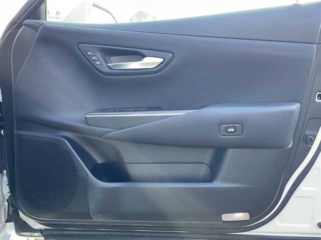 トヨタ クラウン ハイブリッド RS アドバンス Four 青森県 2020(令2)年 11.1万km ホワイトパールクリスタルシャイン 4WD/純正SDナビ・フルセグTV/CD・DVD・Bluetooth・SD・USB/OPパノラミックビューモニター/OP黒レザーシート/前席エアシート・シートヒーター/ステアリングヒーター/カラーヘッドアップディスプレイ/OPセーフティパッケージプラス/インテリジェントパーキングアシスト2/リアカメラディテクション/パーキングサポートブレーキ/セーフティセンス/プリクラッシュセーフティ/レーダークルーズコントロール/レーントレーシングアシスト/アダプティブハイビーム/ブラインドスポットモニター/クリアランスソナー/前方ドライブレコーダー/パドルシフト/OP置くだけ充電/AC100V100W/純正ビルトインETC/3眼LEDヘッドランプ/LEDフォグランプ/純正18インチアルミ/モデリスタエアロ