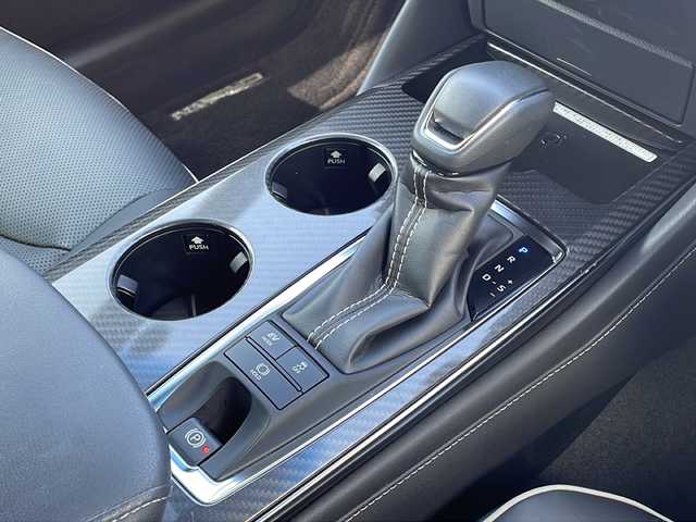 トヨタ クラウン ハイブリッド RS アドバンス Four 青森県 2020(令2)年 11.1万km ホワイトパールクリスタルシャイン 4WD/純正SDナビ・フルセグTV/CD・DVD・Bluetooth・SD・USB/OPパノラミックビューモニター/OP黒レザーシート/前席エアシート・シートヒーター/ステアリングヒーター/カラーヘッドアップディスプレイ/OPセーフティパッケージプラス/インテリジェントパーキングアシスト2/リアカメラディテクション/パーキングサポートブレーキ/セーフティセンス/プリクラッシュセーフティ/レーダークルーズコントロール/レーントレーシングアシスト/アダプティブハイビーム/ブラインドスポットモニター/クリアランスソナー/前方ドライブレコーダー/パドルシフト/OP置くだけ充電/AC100V100W/純正ビルトインETC/3眼LEDヘッドランプ/LEDフォグランプ/純正18インチアルミ/モデリスタエアロ