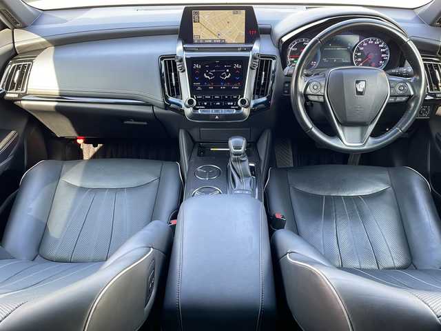 トヨタ クラウン ハイブリッド RS アドバンス Four 青森県 2020(令2)年 11.1万km ホワイトパールクリスタルシャイン 4WD/純正SDナビ・フルセグTV/CD・DVD・Bluetooth・SD・USB/OPパノラミックビューモニター/OP黒レザーシート/前席エアシート・シートヒーター/ステアリングヒーター/カラーヘッドアップディスプレイ/OPセーフティパッケージプラス/インテリジェントパーキングアシスト2/リアカメラディテクション/パーキングサポートブレーキ/セーフティセンス/プリクラッシュセーフティ/レーダークルーズコントロール/レーントレーシングアシスト/アダプティブハイビーム/ブラインドスポットモニター/クリアランスソナー/前方ドライブレコーダー/パドルシフト/OP置くだけ充電/AC100V100W/純正ビルトインETC/3眼LEDヘッドランプ/LEDフォグランプ/純正18インチアルミ/モデリスタエアロ