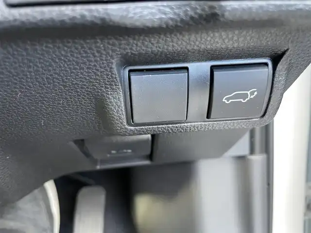 トヨタ カローラ クロス ハイブリッド Z 茨城県 2024(令6)年 1.6万km プラチナホワイトパールマイカ ワンオーナー/純正ディスプレイオーディオ/フルセグTV/Bluetooth/Mira cast/ドライブレコーダー/バックカメラ/シートヒーター/パワーシート/ETC2.0/トヨタセーフティセンス/レーダークルーズコントロール/ブラインドスポットモニター/オートマチックハイビーム/レーンキープアシスト/ステアリングスイッチ/横滑り防止装置/パワーリヤゲート/置くだけ充電/ハーフレザー/スペアキー1/新車時保証書/取扱説明書