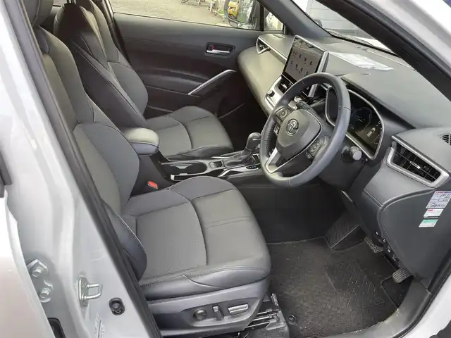 トヨタ カローラ クロス ハイブリッド Z 茨城県 2024(令6)年 1.6万km プラチナホワイトパールマイカ ワンオーナー/純正ディスプレイオーディオ/フルセグTV/Bluetooth/Mira cast/ドライブレコーダー/バックカメラ/シートヒーター/パワーシート/ETC2.0/トヨタセーフティセンス/レーダークルーズコントロール/ブラインドスポットモニター/オートマチックハイビーム/レーンキープアシスト/ステアリングスイッチ/横滑り防止装置/パワーリヤゲート/置くだけ充電/ハーフレザー/スペアキー1/新車時保証書/取扱説明書