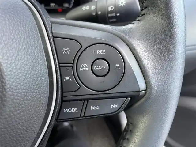 トヨタ カローラ クロス ハイブリッド Z 茨城県 2024(令6)年 1.6万km プラチナホワイトパールマイカ ワンオーナー/純正ディスプレイオーディオ/フルセグTV/Bluetooth/Mira cast/ドライブレコーダー/バックカメラ/シートヒーター/パワーシート/ETC2.0/トヨタセーフティセンス/レーダークルーズコントロール/ブラインドスポットモニター/オートマチックハイビーム/レーンキープアシスト/ステアリングスイッチ/横滑り防止装置/パワーリヤゲート/置くだけ充電/ハーフレザー/スペアキー1/新車時保証書/取扱説明書