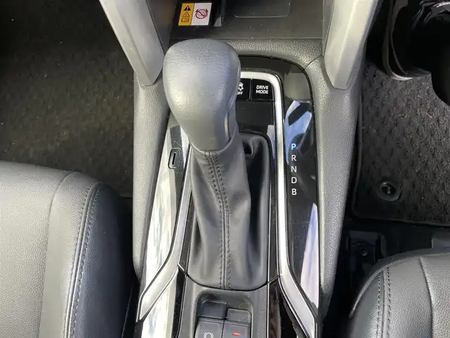 トヨタ カローラ クロス ハイブリッド Z 茨城県 2024(令6)年 1.6万km プラチナホワイトパールマイカ ワンオーナー/純正ディスプレイオーディオ/フルセグTV/Bluetooth/Mira cast/ドライブレコーダー/バックカメラ/シートヒーター/パワーシート/ETC2.0/トヨタセーフティセンス/レーダークルーズコントロール/ブラインドスポットモニター/オートマチックハイビーム/レーンキープアシスト/ステアリングスイッチ/横滑り防止装置/パワーリヤゲート/置くだけ充電/ハーフレザー/スペアキー1/新車時保証書/取扱説明書