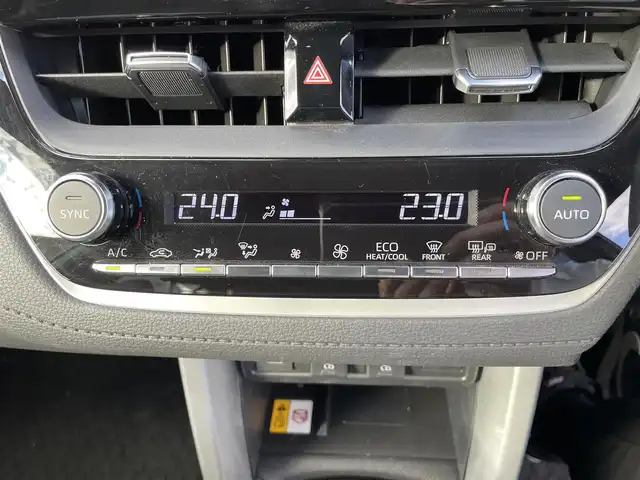 トヨタ カローラ クロス ハイブリッド Z 茨城県 2024(令6)年 1.6万km プラチナホワイトパールマイカ ワンオーナー/純正ディスプレイオーディオ/フルセグTV/Bluetooth/Mira cast/ドライブレコーダー/バックカメラ/シートヒーター/パワーシート/ETC2.0/トヨタセーフティセンス/レーダークルーズコントロール/ブラインドスポットモニター/オートマチックハイビーム/レーンキープアシスト/ステアリングスイッチ/横滑り防止装置/パワーリヤゲート/置くだけ充電/ハーフレザー/スペアキー1/新車時保証書/取扱説明書