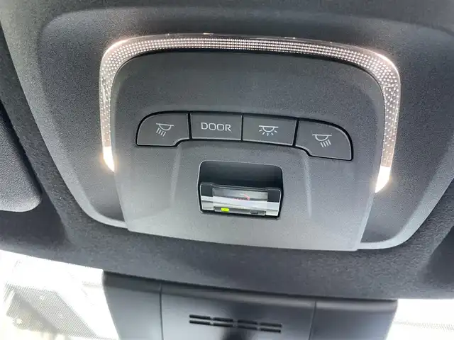 トヨタ カローラ クロス ハイブリッド Z 茨城県 2024(令6)年 1.6万km プラチナホワイトパールマイカ ワンオーナー/純正ディスプレイオーディオ/フルセグTV/Bluetooth/Mira cast/ドライブレコーダー/バックカメラ/シートヒーター/パワーシート/ETC2.0/トヨタセーフティセンス/レーダークルーズコントロール/ブラインドスポットモニター/オートマチックハイビーム/レーンキープアシスト/ステアリングスイッチ/横滑り防止装置/パワーリヤゲート/置くだけ充電/ハーフレザー/スペアキー1/新車時保証書/取扱説明書