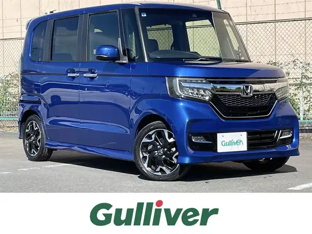 ホンダ Ｎ ＢＯＸ カスタム G L ターボ ホンダセンシング 東京都 2017(平29)年 4.4万km ブリリアントスポーティブルーメタリック2トーン 純正８型メモリナビ＆フルセグ　/・BluetoothAudio/USB/・CD/SD/DVD/FM/AM/純正ＬＥＤヘッドライト　/ホンダセンシング　/●衝突軽減ブレーキ〈CMBS〉/・誤発進抑制機能後方誤発進抑制機能/・歩行者事故低減ステアリング/・路外逸脱抑制機能/・ACC〈アダプティブ・クルーズ・コントロール〉/・LKAS〈車線維持支援システム〉/・オートハイビーム/・先行車発進お知らせ機能/・標識認識機能/両側パワースライドドア　/シーケンシャルターンシグナルランプ/Hondaスマートキーシステム/ロールサンシェイド/プッシュエンジンスタート/保証書＆取説