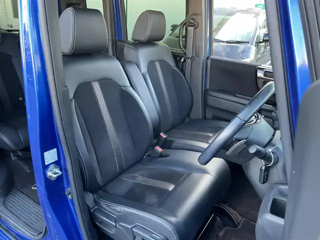 ホンダ Ｎ ＢＯＸ カスタム G L ターボ ホンダセンシング 東京都 2017(平29)年 4.4万km ブリリアントスポーティブルーメタリック2トーン 純正８型メモリナビ＆フルセグ　/・BluetoothAudio/USB/・CD/SD/DVD/FM/AM/純正ＬＥＤヘッドライト　/ホンダセンシング　/●衝突軽減ブレーキ〈CMBS〉/・誤発進抑制機能後方誤発進抑制機能/・歩行者事故低減ステアリング/・路外逸脱抑制機能/・ACC〈アダプティブ・クルーズ・コントロール〉/・LKAS〈車線維持支援システム〉/・オートハイビーム/・先行車発進お知らせ機能/・標識認識機能/両側パワースライドドア　/シーケンシャルターンシグナルランプ/Hondaスマートキーシステム/ロールサンシェイド/プッシュエンジンスタート/保証書＆取説