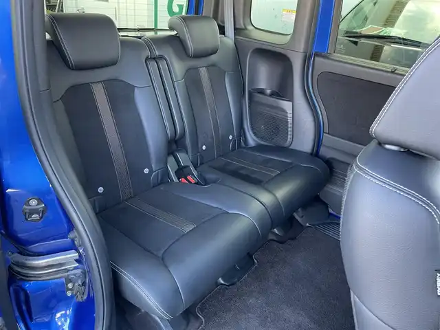 ホンダ Ｎ ＢＯＸ カスタム G L ターボ ホンダセンシング 東京都 2017(平29)年 4.4万km ブリリアントスポーティブルーメタリック2トーン 純正８型メモリナビ＆フルセグ　/・BluetoothAudio/USB/・CD/SD/DVD/FM/AM/純正ＬＥＤヘッドライト　/ホンダセンシング　/●衝突軽減ブレーキ〈CMBS〉/・誤発進抑制機能後方誤発進抑制機能/・歩行者事故低減ステアリング/・路外逸脱抑制機能/・ACC〈アダプティブ・クルーズ・コントロール〉/・LKAS〈車線維持支援システム〉/・オートハイビーム/・先行車発進お知らせ機能/・標識認識機能/両側パワースライドドア　/シーケンシャルターンシグナルランプ/Hondaスマートキーシステム/ロールサンシェイド/プッシュエンジンスタート/保証書＆取説