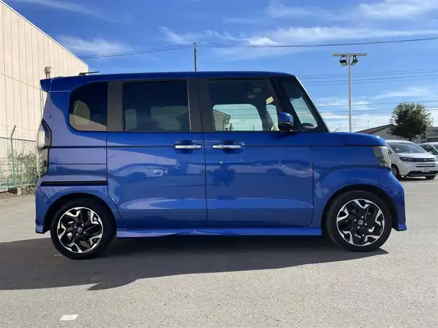 ホンダ Ｎ ＢＯＸ カスタム G L ターボ ホンダセンシング 東京都 2017(平29)年 4.4万km ブリリアントスポーティブルーメタリック2トーン 純正８型メモリナビ＆フルセグ　/・BluetoothAudio/USB/・CD/SD/DVD/FM/AM/純正ＬＥＤヘッドライト　/ホンダセンシング　/●衝突軽減ブレーキ〈CMBS〉/・誤発進抑制機能後方誤発進抑制機能/・歩行者事故低減ステアリング/・路外逸脱抑制機能/・ACC〈アダプティブ・クルーズ・コントロール〉/・LKAS〈車線維持支援システム〉/・オートハイビーム/・先行車発進お知らせ機能/・標識認識機能/両側パワースライドドア　/シーケンシャルターンシグナルランプ/Hondaスマートキーシステム/ロールサンシェイド/プッシュエンジンスタート/保証書＆取説