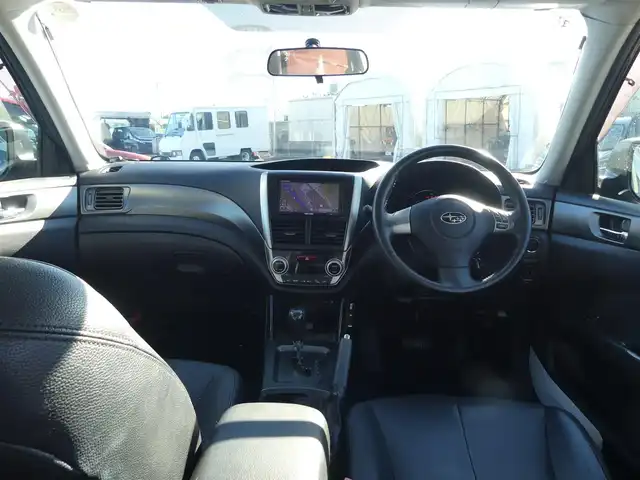 スバル フォレスター 2．0XSプレミアムセレクション 千葉県 2011(平23)年 12.1万km オブシディアンブラックパール レザーシート/前席パワーシート/シートヒーター/社外HDDナビ/地デジTV/【DVD/CD再生機能　Bluetooth接続】/ETC/HIDヘッドライト/ウインカーミラー/純正17インチアルミホイル/サイド/カーテンエアバッグ/キーレスアクセス