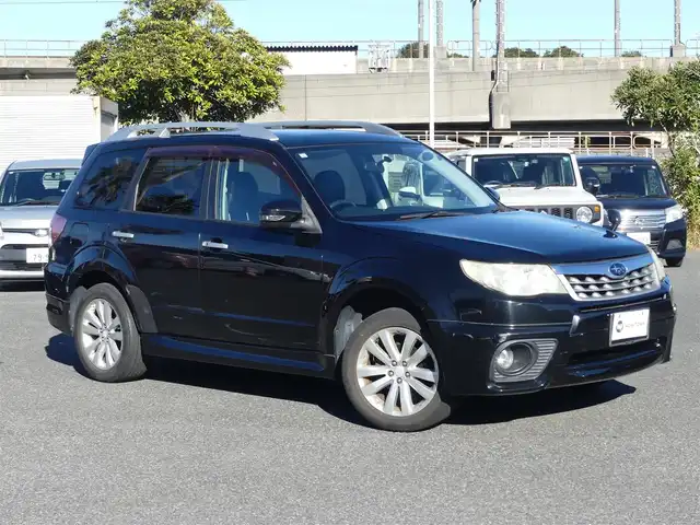 スバル フォレスター 2．0XSプレミアムセレクション 千葉県 2011(平23)年 12.1万km オブシディアンブラックパール レザーシート/前席パワーシート/シートヒーター/社外HDDナビ/地デジTV/【DVD/CD再生機能　Bluetooth接続】/ETC/HIDヘッドライト/ウインカーミラー/純正17インチアルミホイル/サイド/カーテンエアバッグ/キーレスアクセス