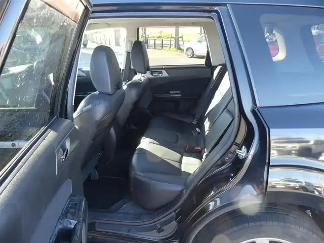 スバル フォレスター 2．0XSプレミアムセレクション 千葉県 2011(平23)年 12.1万km オブシディアンブラックパール レザーシート/前席パワーシート/シートヒーター/社外HDDナビ/地デジTV/【DVD/CD再生機能　Bluetooth接続】/ETC/HIDヘッドライト/ウインカーミラー/純正17インチアルミホイル/サイド/カーテンエアバッグ/キーレスアクセス