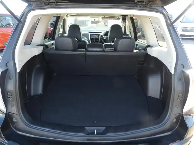 スバル フォレスター 2．0XSプレミアムセレクション 千葉県 2011(平23)年 12.1万km オブシディアンブラックパール レザーシート/前席パワーシート/シートヒーター/社外HDDナビ/地デジTV/【DVD/CD再生機能　Bluetooth接続】/ETC/HIDヘッドライト/ウインカーミラー/純正17インチアルミホイル/サイド/カーテンエアバッグ/キーレスアクセス