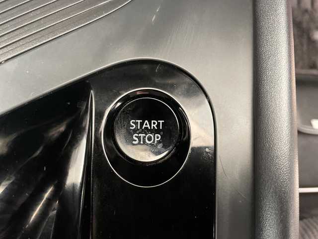 日産 ノート 道央・札幌 2022(令4)年 5.2万km ガーネットレッド ・４ＷＤ　/・純正ナビ/・CD/DVD/SD/BT/フルセグTV/・ナビ連動ドライブレコーダー前後　/・アラウンドビューモニター/・エマージェンシーブレーキ　/・後側方車両検知警報/車線逸脱警報　/・ＬＥＤヘッドライト　/・オートライト/オートハイビーム　/・ステアリングスイッチ/・ステアリングヒーター/シートヒーター/・デジタルインナーミラー/・フォグランプ/・ビルトインETC/・電動格納ミラー/ウィンカーミラー/・ドアバイザー