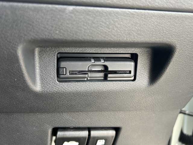 日産 キックス X 静岡県 2021(令3)年 4.7万km ブリリアントホワイトパール/ピュアブラック 2トーン 純正ナビ/・iPod/・SD/・FM/AM/・CD/DVD/・USB/・Bluetooth/・MUSIC STOCKER/主要装備/・アラウンドビューモニター/・プロパイロット/・ＥＴＣ/・電動パーキング/・ＬＥＤヘッドライト/・ツートンカラー/・ハーフレザー/・サイドカーテンエアバッグ/・衝突被害軽減システム/・車線逸脱警報/・クリアランスソナー/・オートホールド