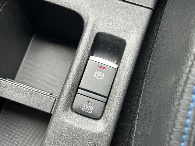 日産 キックス X 静岡県 2021(令3)年 4.7万km ブリリアントホワイトパール/ピュアブラック 2トーン 純正ナビ/・iPod/・SD/・FM/AM/・CD/DVD/・USB/・Bluetooth/・MUSIC STOCKER/主要装備/・アラウンドビューモニター/・プロパイロット/・ＥＴＣ/・電動パーキング/・ＬＥＤヘッドライト/・ツートンカラー/・ハーフレザー/・サイドカーテンエアバッグ/・衝突被害軽減システム/・車線逸脱警報/・クリアランスソナー/・オートホールド