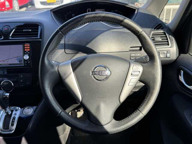 日産 セレナ ハイウェイスター Sハイブリッド 兵庫県 2014(平26)年 5.5万km パール 純正ナビ/フルセグTV/両側パワースライドドア/ビルトインETC/クルーズコントロール/LEDヘッドライト/AUTOライト/後席ロールサンシェード/純正16インチAW/スマートキー/プッシュスタート