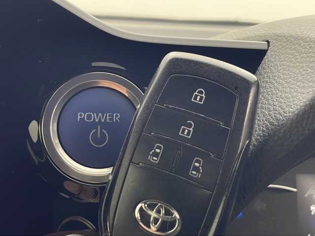 トヨタ ノア ハイブリッド S－Z 秋田県 2022(令4)年 6万km アティチュードブラックマイカ 純正14型フリップダウンモニター/純正10.5インチナビ/　　CD/DVD/BT/フルセグ/パノラミックビューモニター/両側パワースライドドア/アドバンスドパーク/プレミアムサウンド8chスピーカー/LEDオートライト/レーダークルーズコントロール/ハーフレザーシート/シートヒーター/スマートキー/ETC2.0