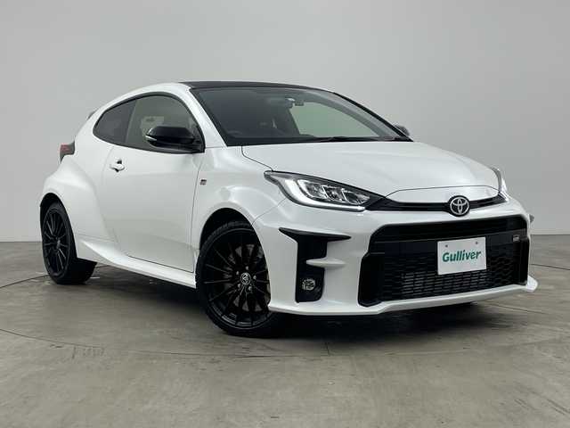 トヨタ ＧＲヤリス RC 兵庫県 2023(令5)年 2.6万km スーパーホワイトⅡ ・carrozzeriaディスプレイオーディオ（BT/USB/CD/DVD)/・社外前後ドライブレコーダー/・ETC2.0/・カーボンルーフ/・純正18インチAW/・KENWOOD製スピーカー/・バックカメラ/・リモコンキー