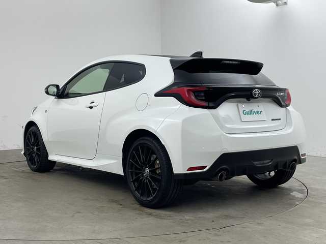 トヨタ ＧＲヤリス RC 兵庫県 2023(令5)年 2.6万km スーパーホワイトⅡ ・carrozzeriaディスプレイオーディオ（BT/USB/CD/DVD)/・社外前後ドライブレコーダー/・ETC2.0/・カーボンルーフ/・純正18インチAW/・KENWOOD製スピーカー/・バックカメラ/・リモコンキー