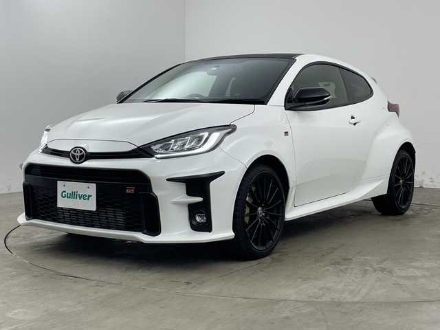 トヨタ ＧＲヤリス RC 兵庫県 2023(令5)年 2.6万km スーパーホワイトⅡ ・carrozzeriaディスプレイオーディオ（BT/USB/CD/DVD)/・社外前後ドライブレコーダー/・ETC2.0/・カーボンルーフ/・純正18インチAW/・KENWOOD製スピーカー/・バックカメラ/・リモコンキー
