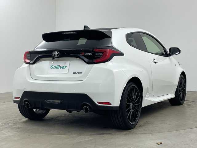トヨタ ＧＲヤリス RC 兵庫県 2023(令5)年 2.6万km スーパーホワイトⅡ ・carrozzeriaディスプレイオーディオ（BT/USB/CD/DVD)/・社外前後ドライブレコーダー/・ETC2.0/・カーボンルーフ/・純正18インチAW/・KENWOOD製スピーカー/・バックカメラ/・リモコンキー