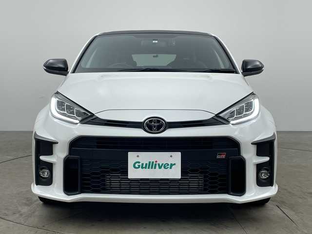 トヨタ ＧＲヤリス RC 兵庫県 2023(令5)年 2.6万km スーパーホワイトⅡ ・carrozzeriaディスプレイオーディオ（BT/USB/CD/DVD)/・社外前後ドライブレコーダー/・ETC2.0/・カーボンルーフ/・純正18インチAW/・KENWOOD製スピーカー/・バックカメラ/・リモコンキー