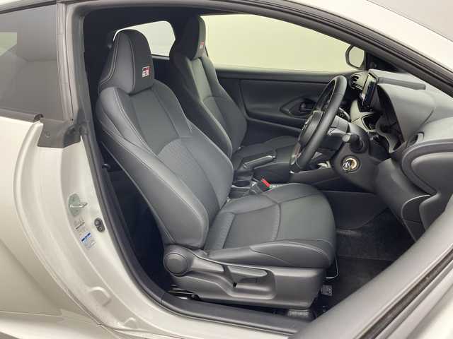 トヨタ ＧＲヤリス RC 兵庫県 2023(令5)年 2.6万km スーパーホワイトⅡ ・carrozzeriaディスプレイオーディオ（BT/USB/CD/DVD)/・社外前後ドライブレコーダー/・ETC2.0/・カーボンルーフ/・純正18インチAW/・KENWOOD製スピーカー/・バックカメラ/・リモコンキー