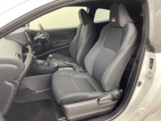 トヨタ ＧＲヤリス RC 兵庫県 2023(令5)年 2.6万km スーパーホワイトⅡ ・carrozzeriaディスプレイオーディオ（BT/USB/CD/DVD)/・社外前後ドライブレコーダー/・ETC2.0/・カーボンルーフ/・純正18インチAW/・KENWOOD製スピーカー/・バックカメラ/・リモコンキー