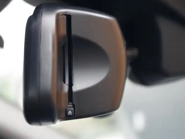 ＢＭＷ ２１８ｄ アクティブツアラー 埼玉県 2018(平30)年 1.6万km サファイアブラックP インテリジェントセーフティ /パークディスタンスコントロール /バックカメラ /iDriveナビ /ドライブレコーダー /ルームミラー内臓ETC /純正16インチAW /アイドリングストップシステム /横滑り防止装置 /Bluetooth