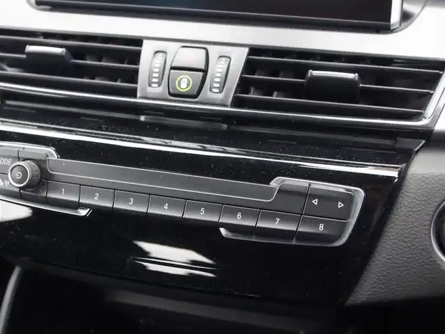 ＢＭＷ ２１８ｄ アクティブツアラー 埼玉県 2018(平30)年 1.6万km サファイアブラックP インテリジェントセーフティ /パークディスタンスコントロール /バックカメラ /iDriveナビ /ドライブレコーダー /ルームミラー内臓ETC /純正16インチAW /アイドリングストップシステム /横滑り防止装置 /Bluetooth