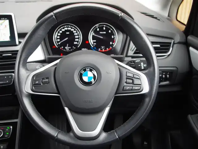 ＢＭＷ ２１８ｄ アクティブツアラー 埼玉県 2018(平30)年 1.6万km サファイアブラックP インテリジェントセーフティ /パークディスタンスコントロール /バックカメラ /iDriveナビ /ドライブレコーダー /ルームミラー内臓ETC /純正16インチAW /アイドリングストップシステム /横滑り防止装置 /Bluetooth