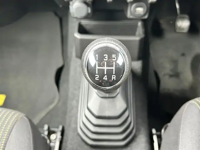 スズキ ジムニー XC 愛媛県 2020(令2)年 3.4万km シフォンアイボリーM ５速ＭＴ/社外ＳＤナビ/４ＷＤ/スマートキー/ＬＥＤオートライト/オートマチックハイビーム/レーンキープアシスト/Ｂｌｕｅｔｏｏｔｈ/純正１６ＡＷ/クルーズコントロール/ダウンヒルアシスト/衝突被害軽減システム/横滑り防止装置/純正フロアマット/シートヒーター有/D+N席/USB入力端子/パワーウインドウ/パワーステアリング