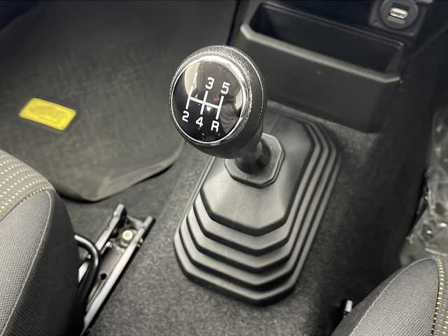 スズキ ジムニー XC 千葉県 2020(令2)年 3.4万km シフォンアイボリーM ５速ＭＴ/社外オーディオ/Bluetooth CD AM FM/４ＷＤ/シートヒーター/背面タイヤ/スマートキー/ＬＥＤオートライト/純正アルミホイール/純正フロアマット/スズキセーフティーサポート/オートマチックハイビーム/レーンキープアシスト/クルーズコントロール/ダウンヒルアシスト/衝突軽減ブレーキ