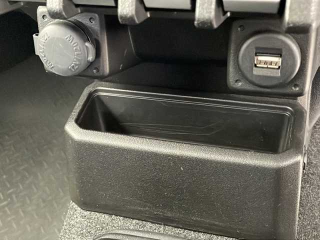 スズキ ジムニー XC 千葉県 2020(令2)年 3.4万km シフォンアイボリーM ５速ＭＴ/社外オーディオ/Bluetooth CD AM FM/４ＷＤ/シートヒーター/背面タイヤ/スマートキー/ＬＥＤオートライト/純正アルミホイール/純正フロアマット/スズキセーフティーサポート/オートマチックハイビーム/レーンキープアシスト/クルーズコントロール/ダウンヒルアシスト/衝突軽減ブレーキ