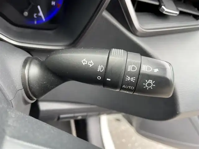 トヨタ カローラツーリング ハイブリッド ダブルバイビー 滋賀県 2020(令2)年 4.2万km ホワイトパールクリスタルシャイン 禁煙車/純正9インチナビ/Bluetooth.Applecarplay/バックカメラ/衝突軽減ブレーキ/レーンキープアシスト/追従クルーズコントロール/前席シートヒーター/ステアリングヒーター/ビルトインETC/前方ドライブレコーダー/ステアリングスイッチ/電子パーキング/オートホールド/オートハイビーム/オートライト/LEDヘッドライト/スマートキー/スペアキー