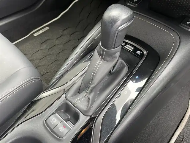 トヨタ カローラツーリング ハイブリッド ダブルバイビー 滋賀県 2020(令2)年 4.2万km ホワイトパールクリスタルシャイン 禁煙車/純正9インチナビ/Bluetooth.Applecarplay/バックカメラ/衝突軽減ブレーキ/レーンキープアシスト/追従クルーズコントロール/前席シートヒーター/ステアリングヒーター/ビルトインETC/前方ドライブレコーダー/ステアリングスイッチ/電子パーキング/オートホールド/オートハイビーム/オートライト/LEDヘッドライト/スマートキー/スペアキー