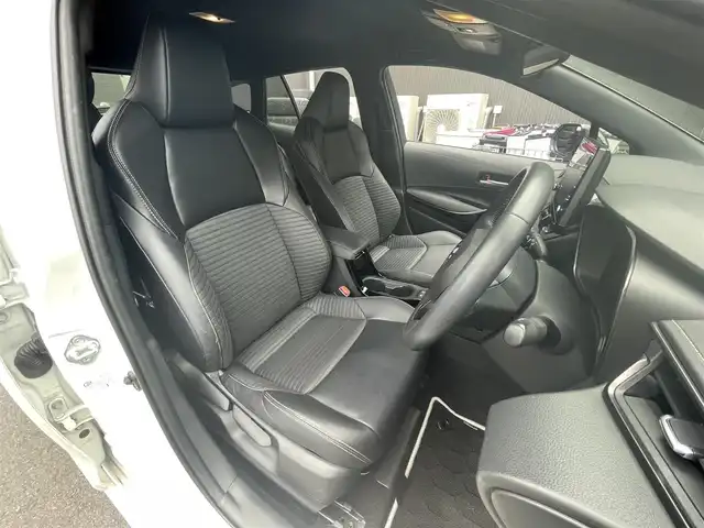 トヨタ カローラツーリング ハイブリッド ダブルバイビー 滋賀県 2020(令2)年 4.2万km ホワイトパールクリスタルシャイン 禁煙車/純正9インチナビ/Bluetooth.Applecarplay/バックカメラ/衝突軽減ブレーキ/レーンキープアシスト/追従クルーズコントロール/前席シートヒーター/ステアリングヒーター/ビルトインETC/前方ドライブレコーダー/ステアリングスイッチ/電子パーキング/オートホールド/オートハイビーム/オートライト/LEDヘッドライト/スマートキー/スペアキー