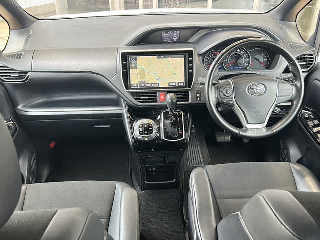 トヨタ ノア Si ダブルバイビー 静岡県 2018(平30)年 7.5万km ホワイトパールクリスタルシャイン ワンオーナー/純正10インチSDナビ/・CD/・DVD/・フルセグTV/・Bluetooth/・AM/・FM/主要装備/・純正フリップダウンモニター/・両側パワスラ/・衝突軽減/・レーンキープ/・クルコン/・バックカメラ/・ETC/・LEDオートライト/・オートハイビーム/・純正フロアマット/・純正アルミホイール/・スマートキー/・プッシュスタート