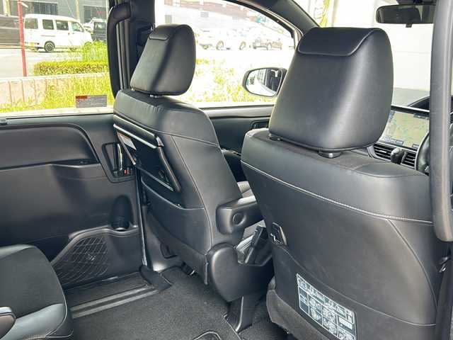 トヨタ ノア Si ダブルバイビー 静岡県 2018(平30)年 7.5万km ホワイトパールクリスタルシャイン ワンオーナー/純正10インチSDナビ/・CD/・DVD/・フルセグTV/・Bluetooth/・AM/・FM/主要装備/・純正フリップダウンモニター/・両側パワスラ/・衝突軽減/・レーンキープ/・クルコン/・バックカメラ/・ETC/・LEDオートライト/・オートハイビーム/・純正フロアマット/・純正アルミホイール/・スマートキー/・プッシュスタート