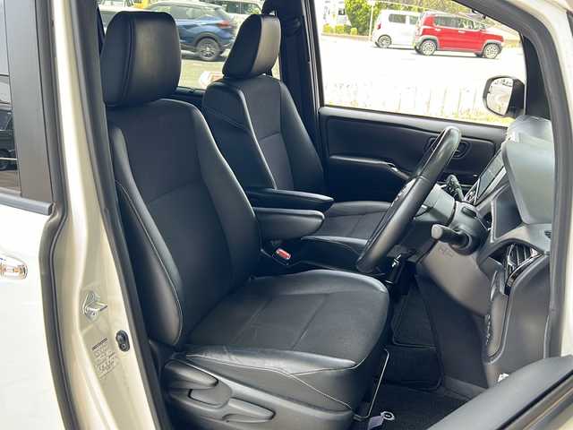 トヨタ ノア Si ダブルバイビー 静岡県 2018(平30)年 7.5万km ホワイトパールクリスタルシャイン ワンオーナー/純正10インチSDナビ/・CD/・DVD/・フルセグTV/・Bluetooth/・AM/・FM/主要装備/・純正フリップダウンモニター/・両側パワスラ/・衝突軽減/・レーンキープ/・クルコン/・バックカメラ/・ETC/・LEDオートライト/・オートハイビーム/・純正フロアマット/・純正アルミホイール/・スマートキー/・プッシュスタート